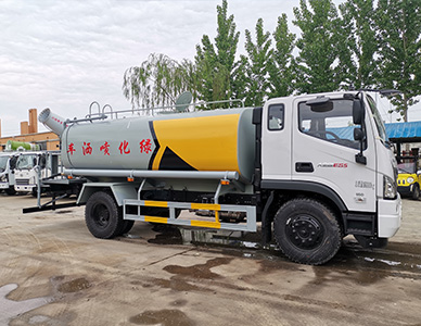 绿化喷洒车.jpg